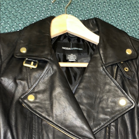 Vintage Y2K Moda International Leather Jacket with Gold Accents - Picture 5 of 11